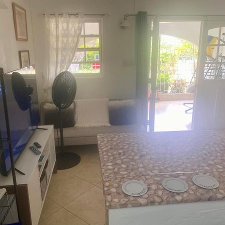 West Coast 1 Bedroom Apartment 66 - Close To Beach Saint James Exterior foto