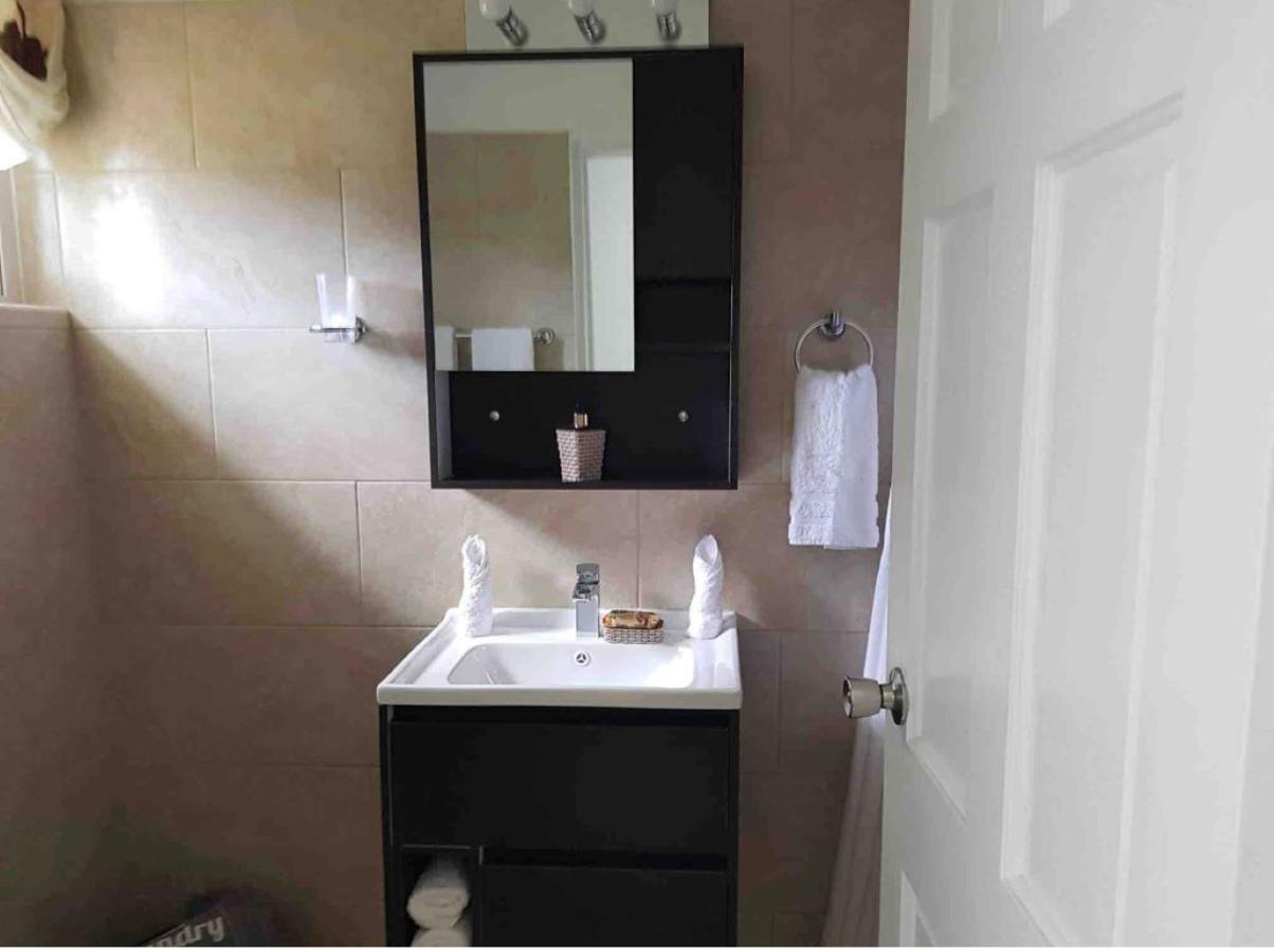 West Coast 1 Bedroom Apartment 66 - Close To Beach Saint James Exterior foto