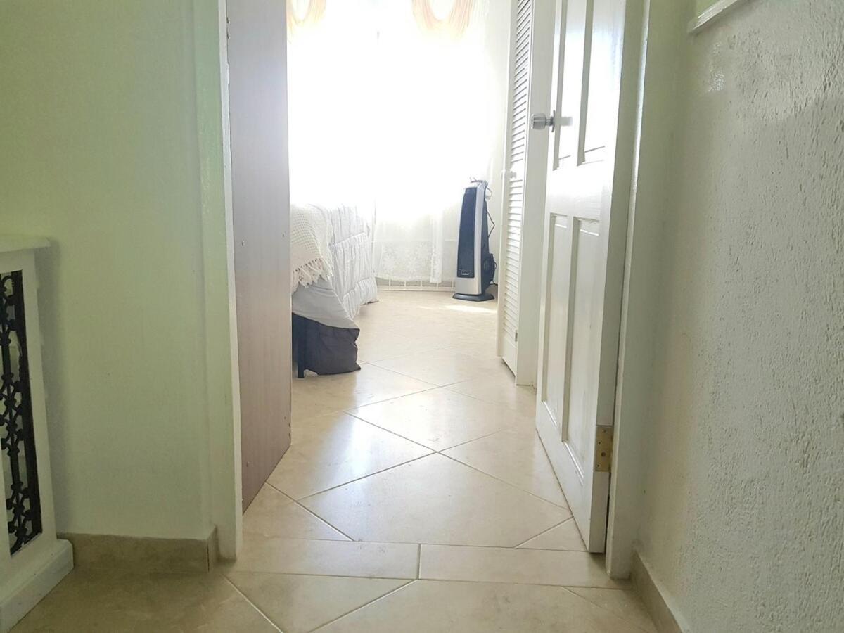 West Coast 1 Bedroom Apartment 66 - Close To Beach Saint James Exterior foto